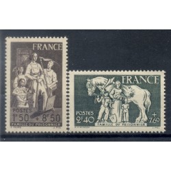 Francia  1943 - Y & T n. 585/86 - A profitto delle famiglie dei prigionieri (Michel n. 598/99)